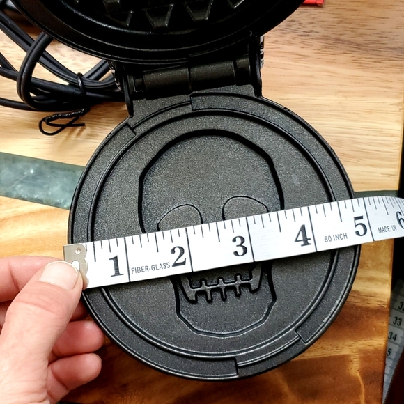 NEW! Skull 4" Mini Waffle Maker - Picture 6 of 6